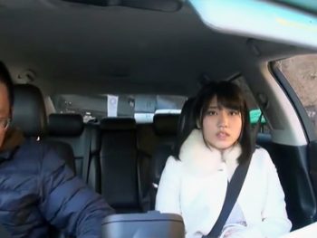 見目麗しいお嬢さんがおっさんと薄暗い部屋で濃密顔射性交！美少女痴女顔射ハメ撮りのエロ動画