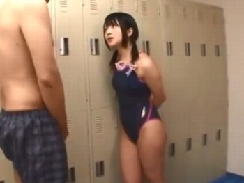 美少女が先生を誘惑しバキュームフェラでザーメン搾り取り！美少女フェラ手コキのアダルト動画
