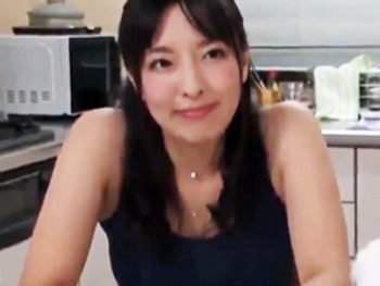 旦那に嘘をついて不倫相手と温泉旅館でパコりまくる最低な妻巨乳人妻ハメ撮りのアダルト動画