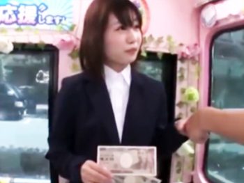 巨乳美人をインタビューと称して捕獲→お金をチラつかせ下着チェックからパコ成功巨乳素人お姉さんのアダルト動画