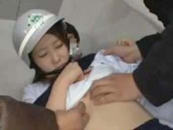 お利口さんにヘルメット通学してるウブJKを拉致ってレイプ女子校生美少女レイプのエロ動画