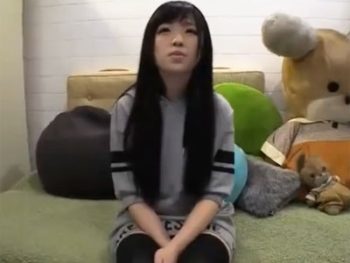 小柄で可愛い黒髪ロングの美少女が自宅でのハメでイカされ放心状態素人美少女顔射のアダルト動画