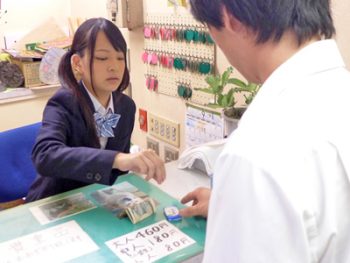 つるぺたのカラダで洗体サービスを行う銭湯の娘女子校生美少女パイパンあべみかこのアダルトエロ動画