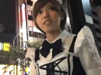 秋葉原でナンパした激カワメイドの手コキ＆フェラテクに耐えれず精子大量噴射！素人美少女コスプレナンパフェラ手コキのアダルト動画