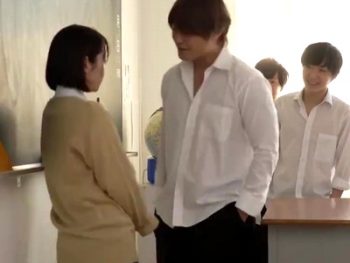 美少女彼女がクラスのDQNたちの肉奴隷に…最初は嫌がる彼女もだんだんとチンポ漬けに！女子校生美少女レイプ乱交のアダルト無料動画