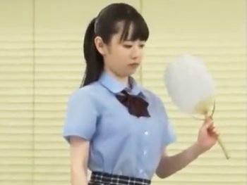 暑くてブラを外したのに誘っていると勘違いされハメられちゃった色白JK女子校生美少女のエロ動画