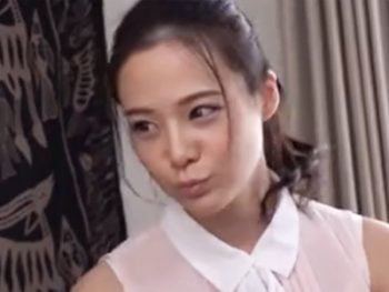 肉食系のお姉さんが年下男子を誘惑して濃厚筆おろしパコ巨乳お姉さん顔射のAV無料動画