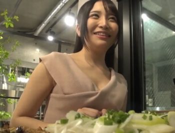 可愛い美少女とデート→ホテルに連れ込みおっぱいを揉み手マンすると自ら求めて中出し！美少女中出しのアダルト動画