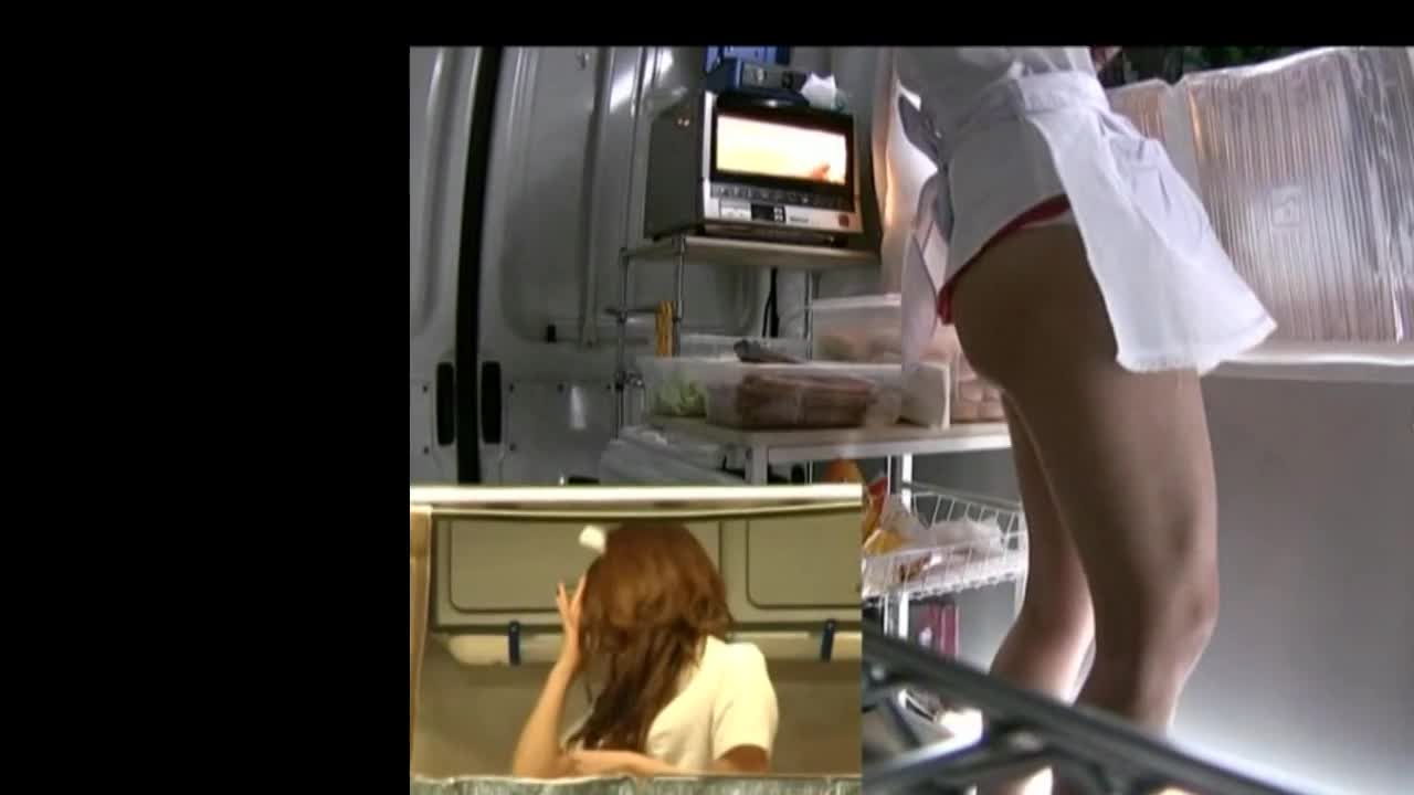 ホットドック屋さんのギャル店員が営業中にSEXしまくりｗお姉さんギャル痴女露出月野りさのエロ動画