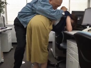 ハゲ上司に仕事場で犯された巨乳OLが…ついに完堕ちｗ巨乳お姉さんOLのAV無料動画