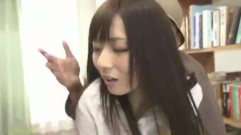 図書館で働く美少女が痴漢を我慢していたら職場で公開レイプされる・・・美少女お姉さんレイプ痴漢麻倉憂のエロ動画