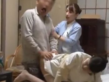 突然発情する患者ちんぽを手コキフェラして鎮めるナースお姉さん看護婦フェラ手コキのエロ動画