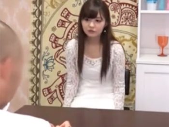 マッサージを受けに来た童顔のお姉さんがハメ展開で絶頂→中出しフィニッシュお姉さん中出しマッサージのエロ動画