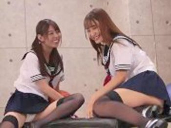 びっくりしそうなほどの美少女たちが自分に群がり痴女的ファック！女子校生美少女痴女コスプレ乱交のエロ動画