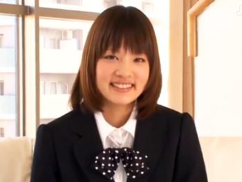 Aカップの小柄な体あべみかこが全て初めてのデビュー作美少女デビュー作あべみかこのアダルト動画