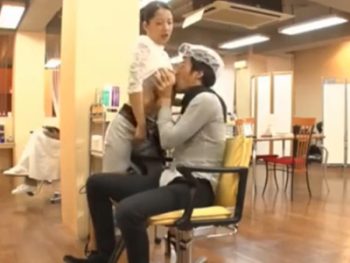 巨乳ビッチな美容師さんが客を誘ってセックス開始巨乳素人お姉さん痴女のアダルト動画