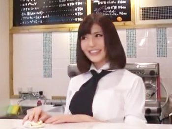 アルバイトとして入った美痴女によって普通のカフェがエッチなお店になってしまうｗお姉さん痴女フェラのエロ動画