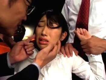 ガチな閲覧注意！そこまでしなくても…と男でも悲鳴上げそうな超ハードレイプ映像ｗお姉さんイラマチオレイプのアダルト動画