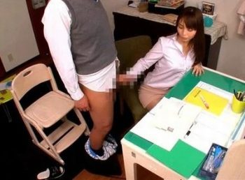 生徒のギンギンチンポに我慢できなかった淫乱カテキョ巨乳お姉さん家庭教師のアダルト動画