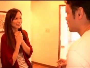 素人とは思えない美貌の人妻さんが旦那の居ない間に自宅で中出しSEX！巨乳素人人妻中出しハメ撮りのセックスエロ動画