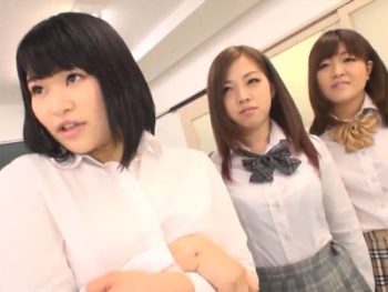 痴女三人娘からチンポ責めされて耐えることもできずにザーメン発射美少女お姉さん痴女M男の無料アダルト動画