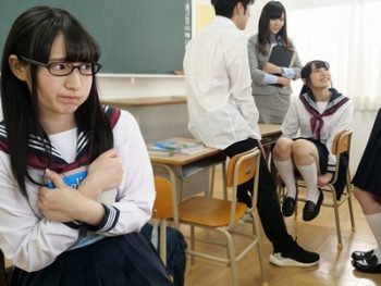メガネを外した私そっくりな転校生が！？生き写しのような美少女は正反対の痴女だった女子校生美少女3P河奈亜依横山夏希秋月愛のアダルト動画