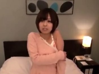 ミニマムかと思ったら隠れ美巨乳！自らガニ股騎乗位してたっぷり顔射パコ素人美少女ハメ撮り顔射のアダルト動画