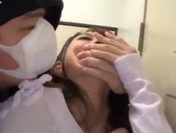 彼氏と別れたばかりの美女が声を出したら中に出すと脅されて…やっぱり中出しレイプにｗ美少女中出しレイプのアダルト動画