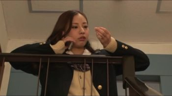 階段の踊り場でパンチラするギャルJKに我慢できず強引に生パコ開始！巨乳女子校生美少女ギャルぶっかけ真野ゆりあの無料アダルト動画