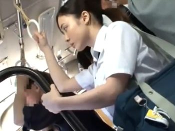 バス内で巨乳JKに痴漢→そのまま公衆の門前でレイプ巨乳素人女子校生レイプ痴漢のアダルトエロ動画