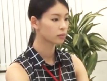 パワハラ上司に屈した美人OLが会社の更衣室に押し込まれてレイプされちゃうOLレイプのエロ動...