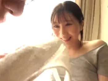 子供もいる人妻家政婦さんの巨乳にたまらず襲ったらノリノリでパイズリまでしてくれたｗ巨乳素人...