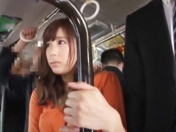通勤バスで気づけば男達に囲まれ逃げ場無し‥抵抗する間もなく痴漢され悶絶イキ！巨乳美少女お姉さん中出しレイプ痴漢のアダルト動画