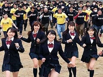 紺野ひかるや浜崎真緒が野外で楽しく追いかけっこ抜き美少女お姉さん紺野ひかる浜崎真緒の無料アダルト動画