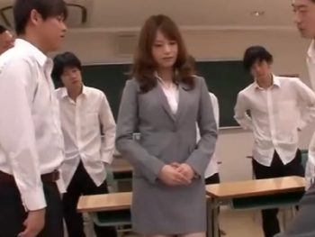 教室で生徒の慰み者として集団レイプされる女教師お姉さん女教師レイプ乱交のアダルト動画
