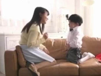 ガチショタミニマム監督がデカパイお姉さんとアクバティック絡み巨乳お姉さんのアダルト動画