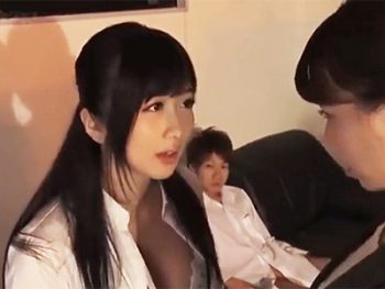 美痴女な教育実習生2人が生徒のチンポを取り合ってドロドロのNTR劇を繰り広げるお姉さん痴女女教師中出しのエロ動画