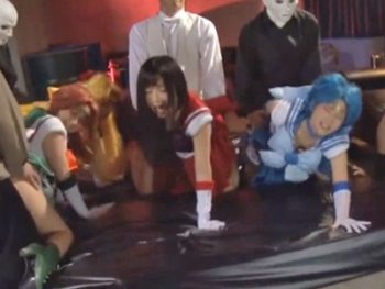 セーラー戦士を捕獲成功！5人まとめて中出しレイプやっちゃいましたｗ女子校生美少女コスプレ中出しレイプのエッチ動画