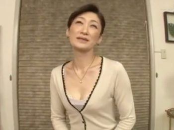 枯れ果てた熟女のおマンコにデカチンをぶち込み膣中にザーメンたっぷり中出し人妻熟女中出しの無料アダルト動画