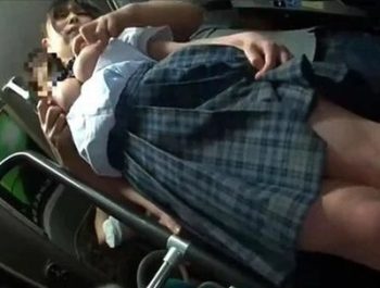 黒髪ウブだけど巨乳なJK→痴漢でトロマンにされて連れ込みパコ巨乳女子校生美少女レイプ痴漢のアダルト動画