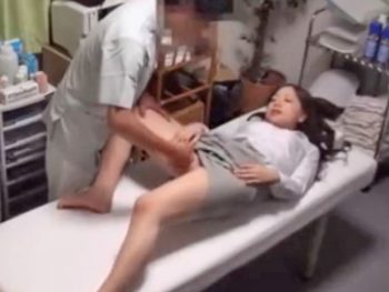 レイプマッサージで感じすぎて潮吹きまで晒しちゃった素人さん素人お姉さんレイプ潮吹きマッサー...