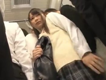 クズ痴漢男に中出しレイプされちゃったJK素人女子校生美少女中出しレイプ痴漢のエロ動画