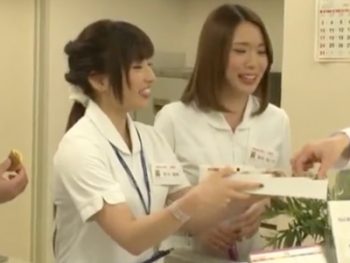 ビッチなナースと大乱交！巨乳お姉さん看護婦顔射潮吹き乱交の無料エロ動画