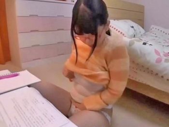 勉強の息抜きにオナニーしだす妹が兄を襲って発情セックス巨乳めがね顔射近親相姦オナニーのアダ...