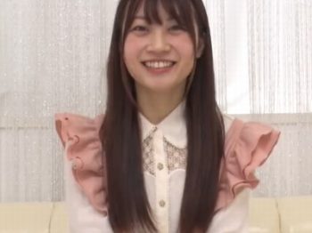 インタビュー中のパンチラにも気づいていないガチ天使！フェラでパンツを濡らすムッツリスケベな童顔女子美少女フェラのアダルト動画