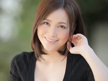 元女子アナの巨乳熟女が性欲に支配されてAVデビュー決定巨乳お姉さんデビュー作のAVエロ動画