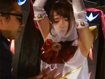 拘束された女戦士は魔力で敏感な体にされて悪者チンポに屈してしまう美少女コスプレ中出しのアダルト動画