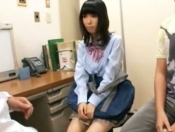 検査に来たはずなのに‥JKの未発達な下半身を弄り回して無責任中出しするわいせつ医師女子校生美少女中出し盗撮のアダルト動画