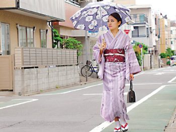 働かない夫のせいで居酒屋を切り盛りする美人女将の堪忍袋の緒が切れ不倫SEX巨乳人妻中出したかせ由奈のエロ動画