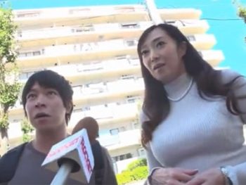 清楚な雰囲気の熟女妻が賞金獲得の為にチンポを手コキ＆フェラ抜き素人人妻熟女フェラ手コキのアダルト動画